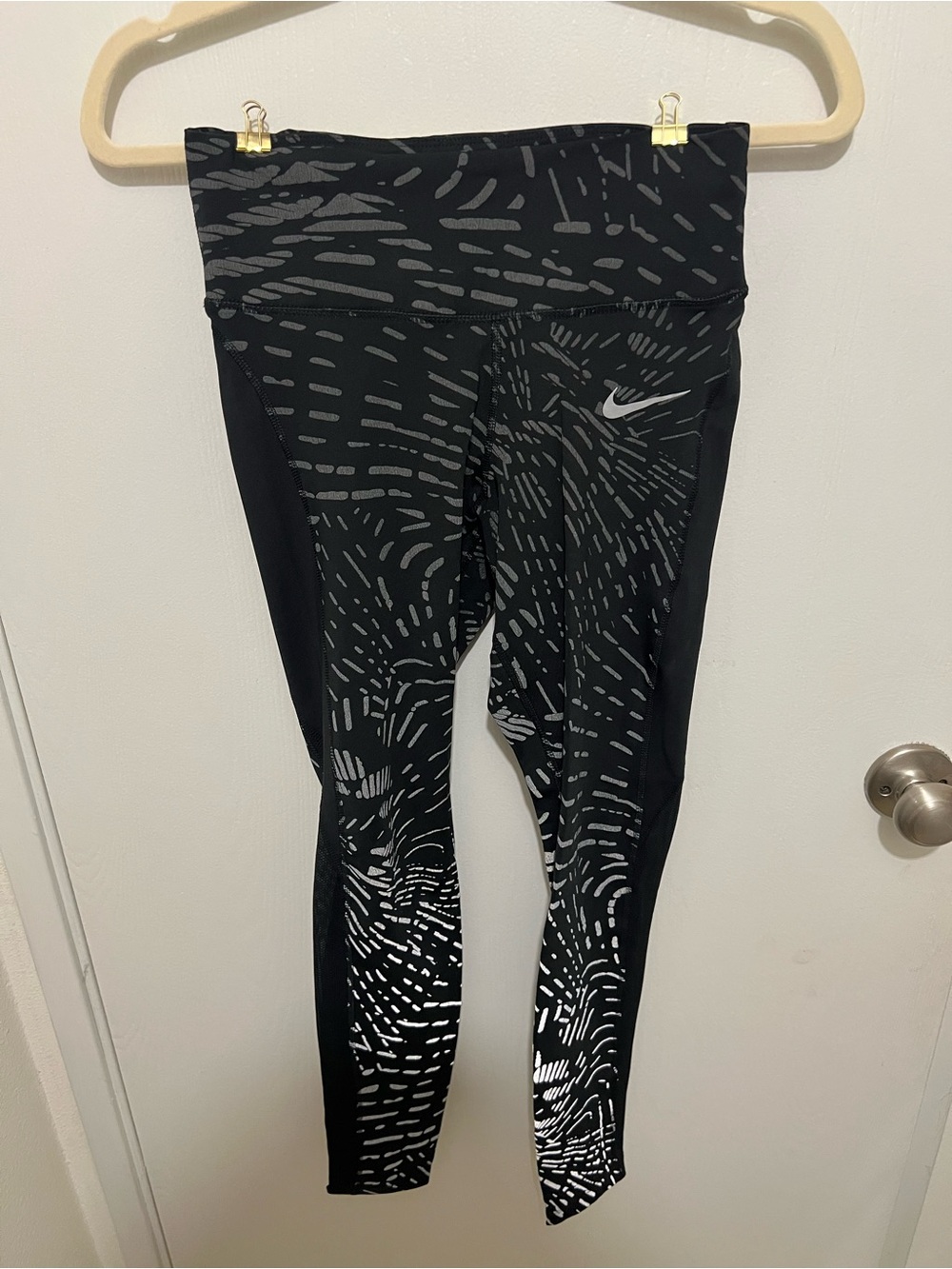 Nike Black & Gray Patterned DriFit Performance Leggings Size Small